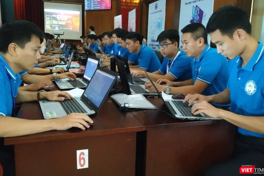 Cuộc diễn tập ứng phó hành vi can thiệp bất hợp pháp vào hệ thống thông tin chuyên ngành bảo đảm hoạt động bay có sự tham gia của 10 đội ứng cứu với hơn 50 cán bộ CNTT đến từ các đơn vị thuộc Tổng Công ty Quản lý bay Việt Nam.