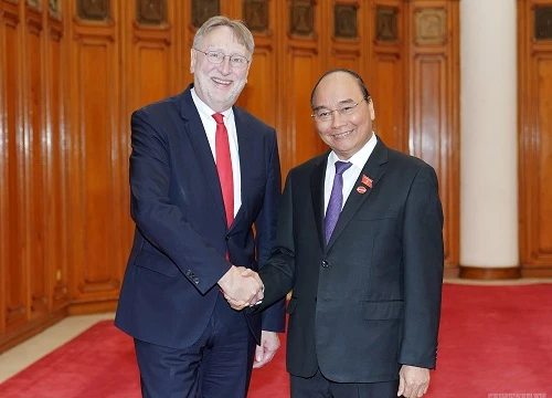 Thủ tướng Nguyễn Xuân Phúc và ông Lange Bernd, Trưởng Đoàn đại biểu Ủy ban Thương mại quốc tế của Nghị viện châu Âu (INTA)