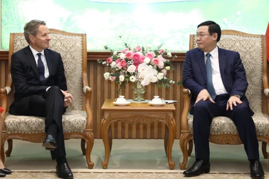 Phó Thủ tướng Vương Đình Huệ tiếp Chủ tịch Quỹ đầu tư Warburg Pincus toàn cầu, ông Timothy F. Geithner. 