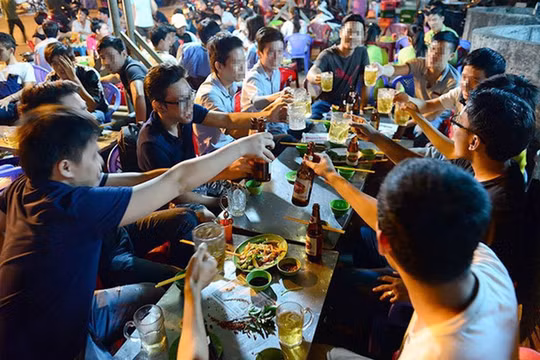 Hơn nửa số người dân Việt đang có chế độ ăn rất thiếu khoa học, gây ảnh hưởng trực tiếp đến sức khỏe bản thân và các thế hệ sau.