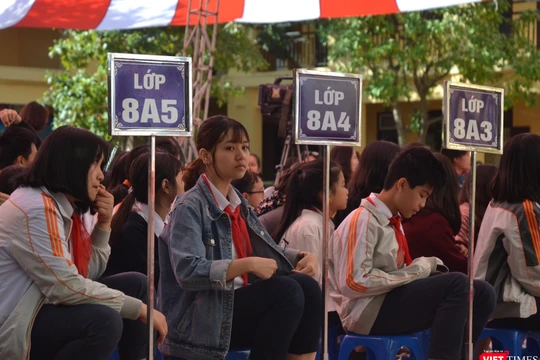 Các em học sinh trường THCS Thành Công (Hà Nội) trong buổi phát động cuộc thi Viết thư quốc tế do Liên minh Bưu chính Quốc tế (UPU) lần thứ 49.