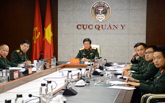 Thiếu tướng, PGS.TS Nguyễn Xuân Kiên cùng các thành viên Đoàn Việt Nam tại điểm cầu Hà Nội. Ảnh: Báo QĐND