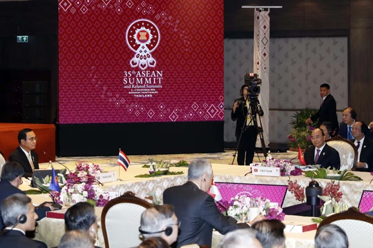 Thủ tướng dự phiên toàn thể Hội nghị Cấp cao ASEAN lần thứ 35.