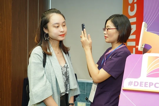 Ứng dụng này sử dụng các công nghệ như AI, máy học (machine learning) để tạo ra một hệ thống khám, chẩn đoán bệnh và chăm sóc sức khỏe theo xu hướng 4.0.