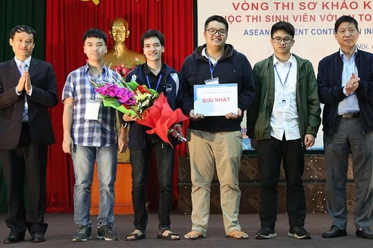 Đội Just ∫du It! gồm 4 sinh viên Đại học Công nghệ - Đại học Quốc gia Hà Nội nhận giải Nhất khu vực miền Bắc cuộc thi “Sinh viên với An toàn thông tin ASEAN 2019".