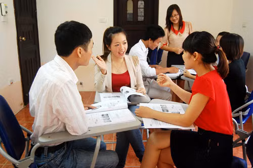 Tiếng Anh trở thành yếu tố then chốt của các bạn trẻ để khẳng định mình trong cả công việc và cuộc sống.