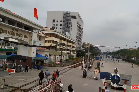 Công ty Trường Sinh cung cấp suất ăn, nước sôi tại BV Bạch Mai (Ảnh: Anh Lê)