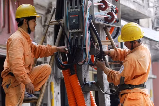 Theo chuyên gia, giá điện 1 bậc được đưa ra là quá lớn và thiếu cơ sở - Ảnh: Thanh Hải