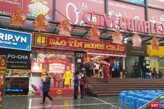 Thời tiết mưa rét khiến không khí giao dịch ngày vía Thần Tài năm 2020 có phần kém sôi động hơn so với mọi năm