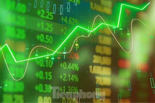 Chứng khoán 1/12: Nhóm cổ phiếu "cùng họ" bứt phá, kéo VN-Index vượt 1.700 điểm