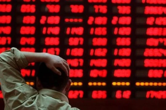 Nhà đầu tư hoảng loạn khi VN-Index “bay” 52 điểm