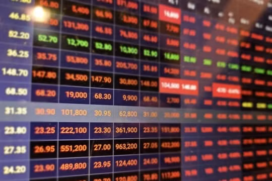 Chứng khoán 25/11: VN-Index giảm điểm, cổ phiếu VJC tăng trần