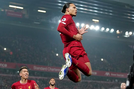 Liverpool sẽ chỉ cần giành 6 chiến thắng nữa là bước lên ngôi vương Premier League mùa này. Ảnh CLB.