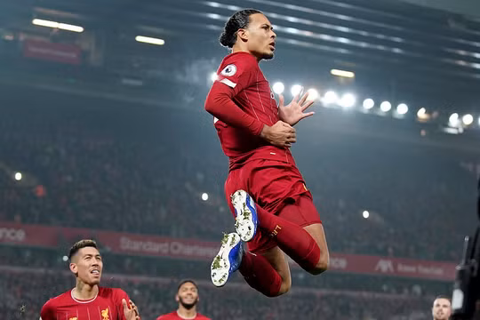 Liverpool sẽ chỉ cần giành 6 chiến thắng nữa là bước lên ngôi vương Premier League mùa này. Ảnh CLB.