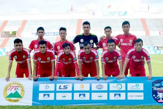 Hồng Lĩnh Hà Tĩnh sẽ diễn lại màn tái đấu với Fico Tây Ninh tại hạng Nhất năm ngoái. Ảnh HLHT