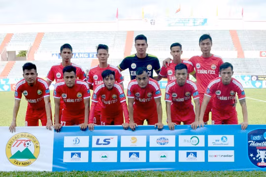 Hồng Lĩnh Hà Tĩnh sẽ diễn lại màn tái đấu với Fico Tây Ninh tại hạng Nhất năm ngoái. Ảnh HLHT