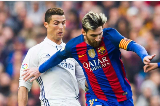 Bị thiệt hại lớn như thế nhưng các ngôi sao Cristiano Ronaldo và L.Messi vẫn đi đầu trong việc quyên góp kinh phí để chống dịch Covid-19. Ảnh CNN.