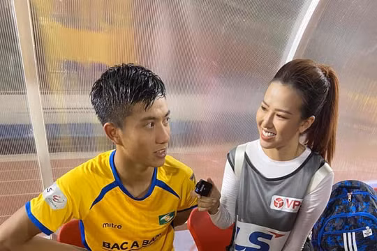 Hiệp 2 thì HLV Quang Trường mới tung Văn Đức vào sân, khi đó, lối chơi của đội bóng xứ Nghệ mới khởi sắc hơn chút.. Ảnh SLFC.