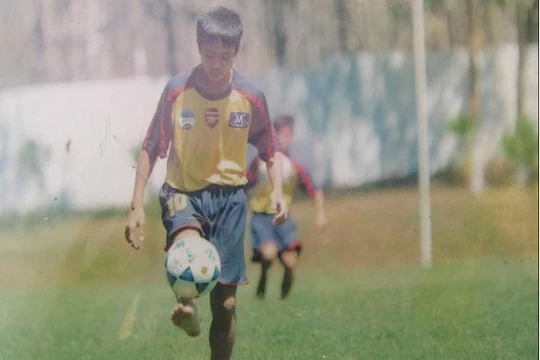 Bây giờ khi Công Phượng đã có chiều cao 1,7m, nặng 65 kg thì mỗi khi nhớ lại, các ông thầy HAGL vẫn cho rằng, nếu không có nhận định kiểu “Đông, tây y kết hợp”, có thể chúng ta đã bỏ sót một tài năng. Ảnh CP.