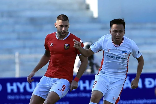 Ngoại binh "Núi Hồng" chưa hòa nhịp được cùng đội bóng. Ảnh VPF.