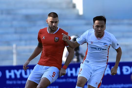 Ngoại binh "Núi Hồng" chưa hòa nhịp được cùng đội bóng. Ảnh VPF.