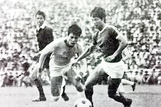 Tối 7/11/1976 CSG đã gặp TCĐS trong 1 trận cầu lịch sử. Ảnh Tư liệu.