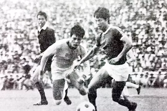 Tối 7/11/1976 CSG đã gặp TCĐS trong 1 trận cầu lịch sử. Ảnh Tư liệu.