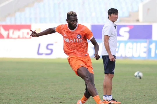 Chất lượng các ngoại binh đang là mối lo cho HLV Lê Huỳnh Đức. Ảnh ĐNFC.