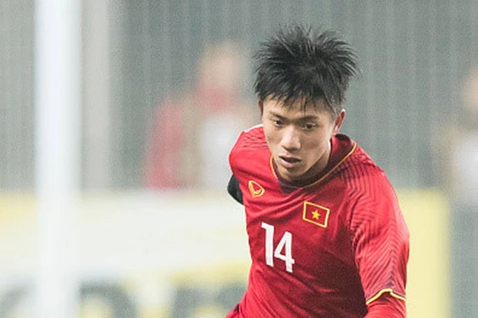 Phan Văn Đức chỉ gặp chấn thương nhẹ khi xước mu bàn chân trong trận đấu tập với U19 SLNA. Ảnh FBNV