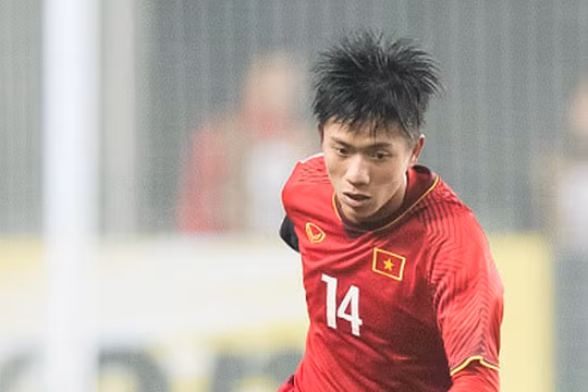 Phan Văn Đức chỉ gặp chấn thương nhẹ khi xước mu bàn chân trong trận đấu tập với U19 SLNA. Ảnh FBNV