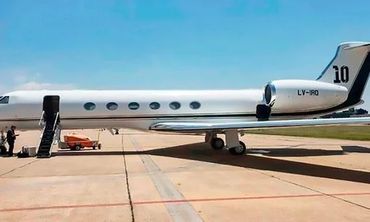 Chiếc chuyên cơ này hiệu Gulfstream V do Messi mua từ hai năm trước với giá khoảng 13 triệu euro. Ảnh HLN