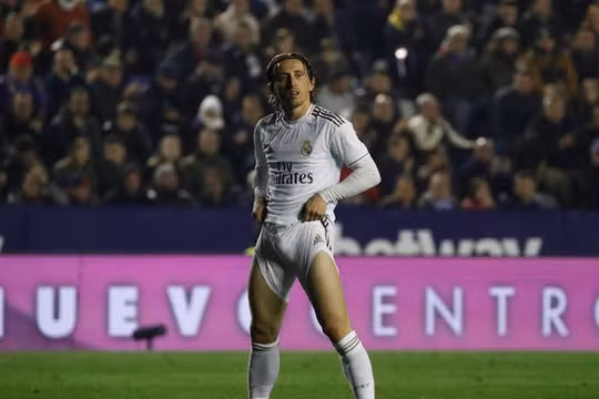  Sau trận hòa 2-2 với Celta, đội bóng Hoàng gia bất ngờ có trận thua chủ nhà Levante 1-0. Ảnh Real.