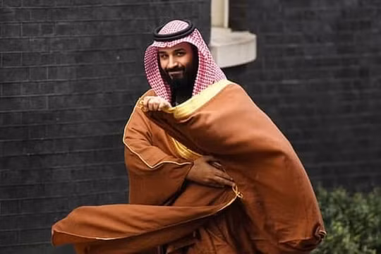 Thái tử Ả Rập Mohamed bin Salman đang hoàn tất một lúc cả 3 việc. Ảnh CNN.