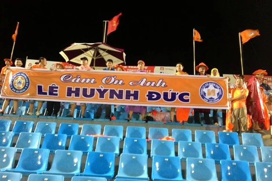 Lê Huỳnh Đức đã có 12 năm làm HLV trưởng SHB.Đà Nẵng. Ảnh ĐNFC