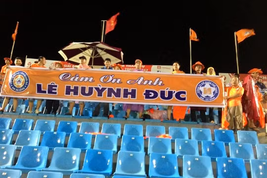 Lê Huỳnh Đức đã có 12 năm làm HLV trưởng SHB.Đà Nẵng. Ảnh ĐNFC