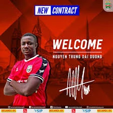 B.Bình Dương chia tay khá nhiều lão tướng, kể cả công thần Anh Đức nhưng lại sử dụng các ngoại binh Hedipo (32 tuổi), Youssouf Toure và Nguyễn Trung Đại Dương là những cầu thủ đã 34 tuổi là một điểm khá lạ. Ảnh BDFC