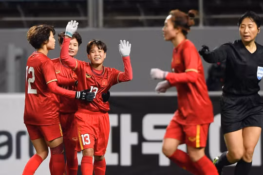 Theo đánh giá từ thầy Văn Vương, HLV phó ở đội nữ Hà Nội, Vạn Sự là nữ cầu thủ đặc biệt, là của hiếm và là sự đầu tư tốt cho ĐTQG. Ảnh VFF.