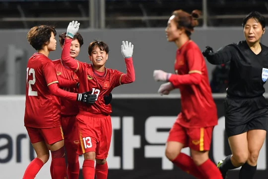 Theo đánh giá từ thầy Văn Vương, HLV phó ở đội nữ Hà Nội, Vạn Sự là nữ cầu thủ đặc biệt, là của hiếm và là sự đầu tư tốt cho ĐTQG. Ảnh VFF.