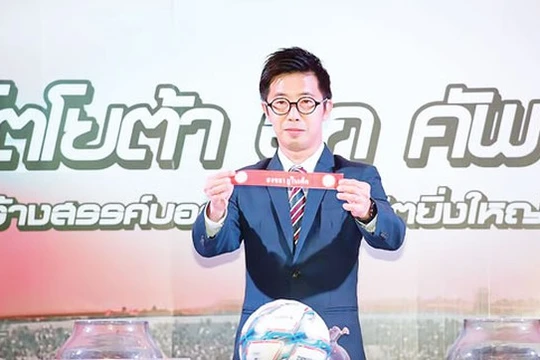 Chàng rể Việt, Giám đốc điều hành Benjamin Tan đang giúp bóng đá Thái nâng tầm. Ảnh FAT