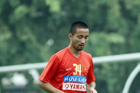 Dưới thời HLV Henrique Calisto, Công Minh là một trong hai quân bài chủ lực nơi tuyến giữa của các lứa đội tuyển. Ảnh VFF.