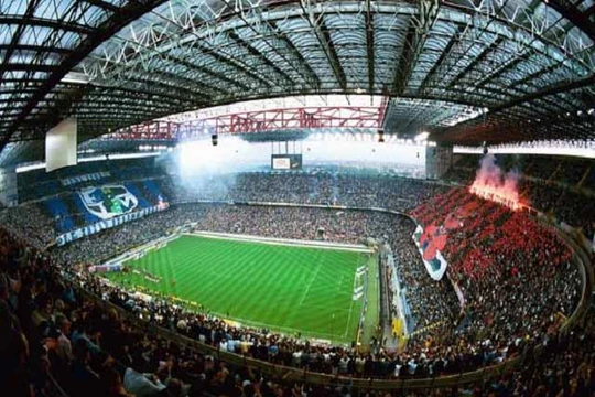 Một phần ba dân số TP Bergamo đã đổ về Milan chứng kiến đội nhà lần đầu ra sân tại vòng 1/8 Champions League. Ảnh CLB AC Milan