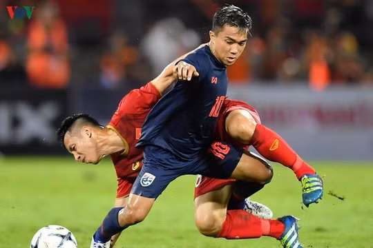 Chúng ta đã vô địch AFF Cup 2018 và SEA Games 31 nhưng giá trị các cầu thủ Việt Nam đang thua xa Thái Lan. Đó là nghịch lý có thật. Ảnh VOV