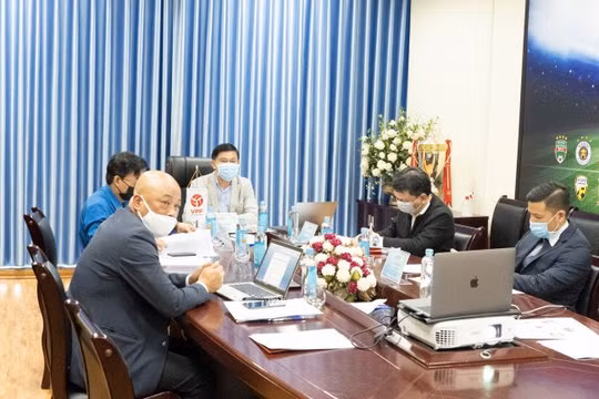 Bản thân VPF cũng chỉ muốn có cuộc họp để xã hội biết mình đang quan tâm đến các CLB, chứ bản thân bầu Tú biết rõ có nhiều quyết định mà ngay cả tầm VFF cũng còn khó giải quyết. Ảnh VPF