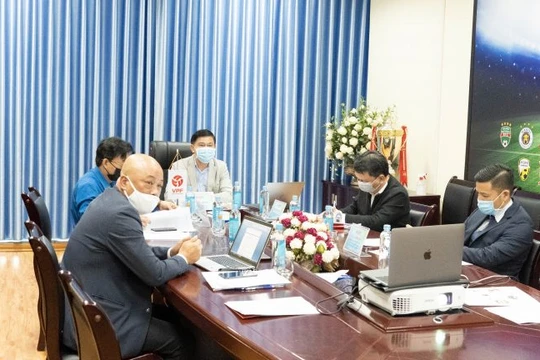 Bản thân VPF cũng chỉ muốn có cuộc họp để xã hội biết mình đang quan tâm đến các CLB, chứ bản thân bầu Tú biết rõ có nhiều quyết định mà ngay cả tầm VFF cũng còn khó giải quyết. Ảnh VPF