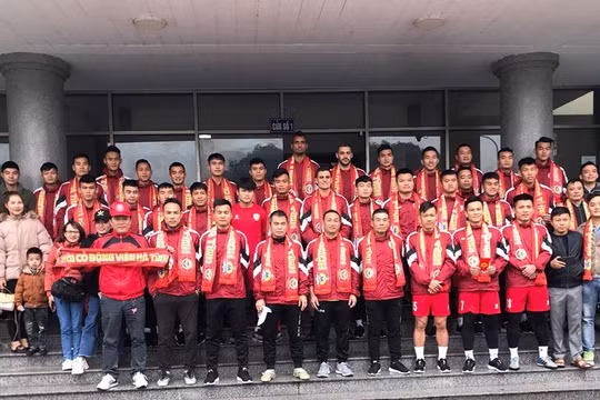 Không kiếm được điểm trên sân nhà trong trận gặp Viettel, Hồng Lĩnh Hà Tĩnh đã gặp khó ngay lần đầu dự V.League. Ảnh HLFC.