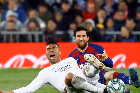 Kể từ khi Cristiano Ronaldo ra đi vào mùa hè 2018 Leo lâm vào tình trạng tịt ngòi trong các trận siêu kinh điển. Ảnh CNN