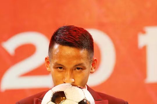 Quả bóng vàng 2019 cho bóng đá nam đã thuộc về Đỗ Hùng Dũng. Ảnh SGGP.