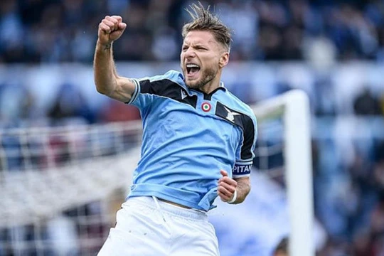 Với 27 bàn thắng tại Seri A, tiền đạo Ciro Immobile (Lazio) đang đứng đầu danh sách Vua phá lưới tại sân cỏ châu Âu. Ảnh CLB