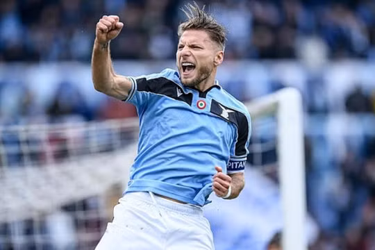 Với 27 bàn thắng tại Seri A, tiền đạo Ciro Immobile (Lazio) đang đứng đầu danh sách Vua phá lưới tại sân cỏ châu Âu. Ảnh CLB