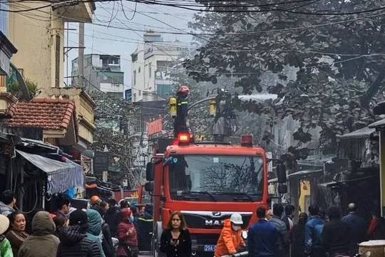 Hà Nội: Cháy nhà tại khu vực chợ Nhổn 